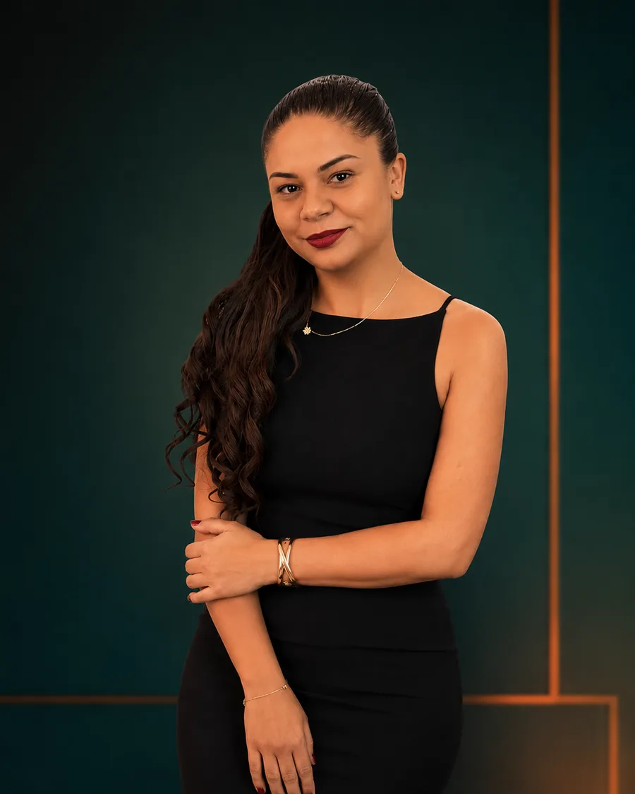 Dra. Karen F. Souza, advogada especialista em Direito de Família, OAB 132913/PR